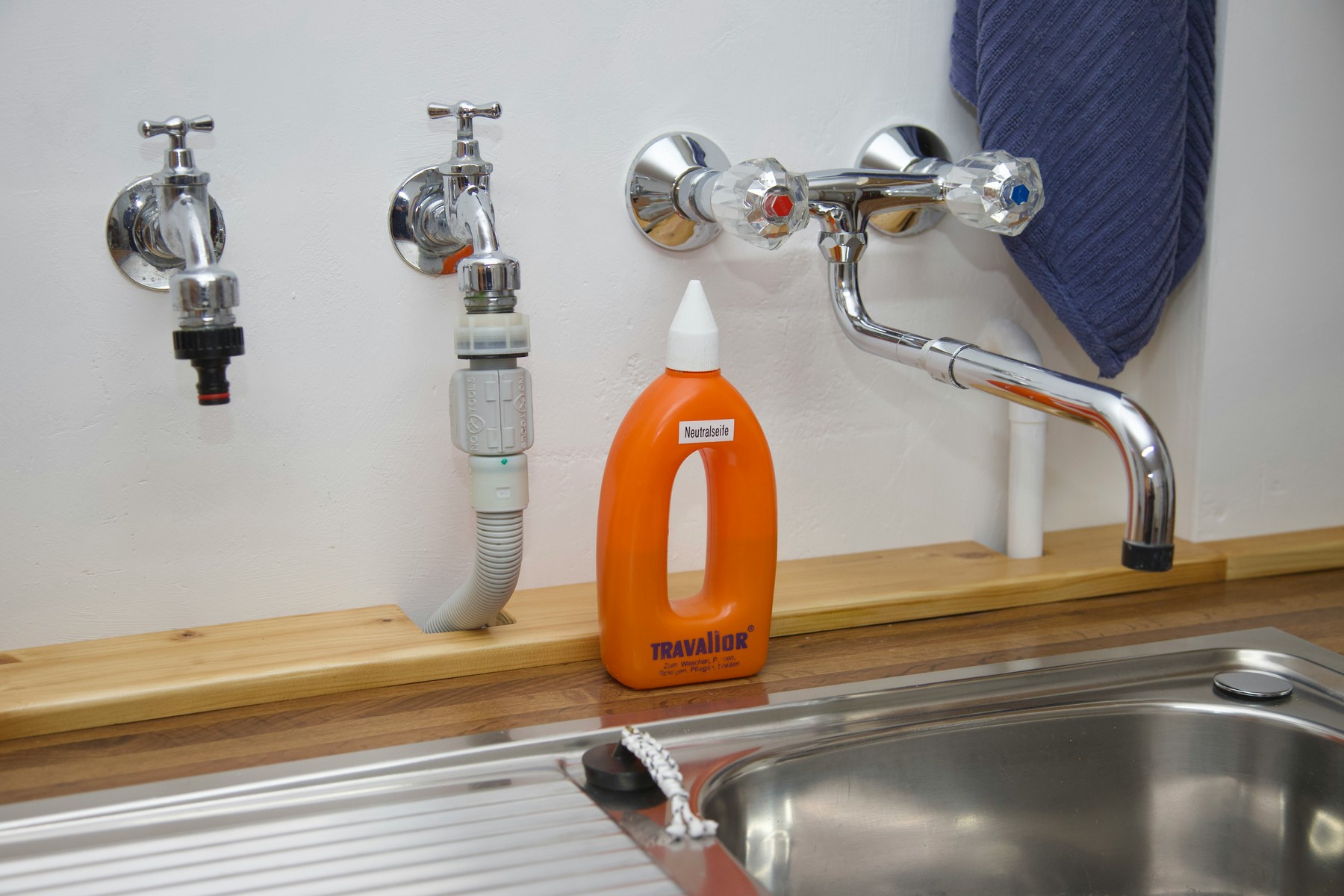Flasche mit chemischem Rohrreiniger