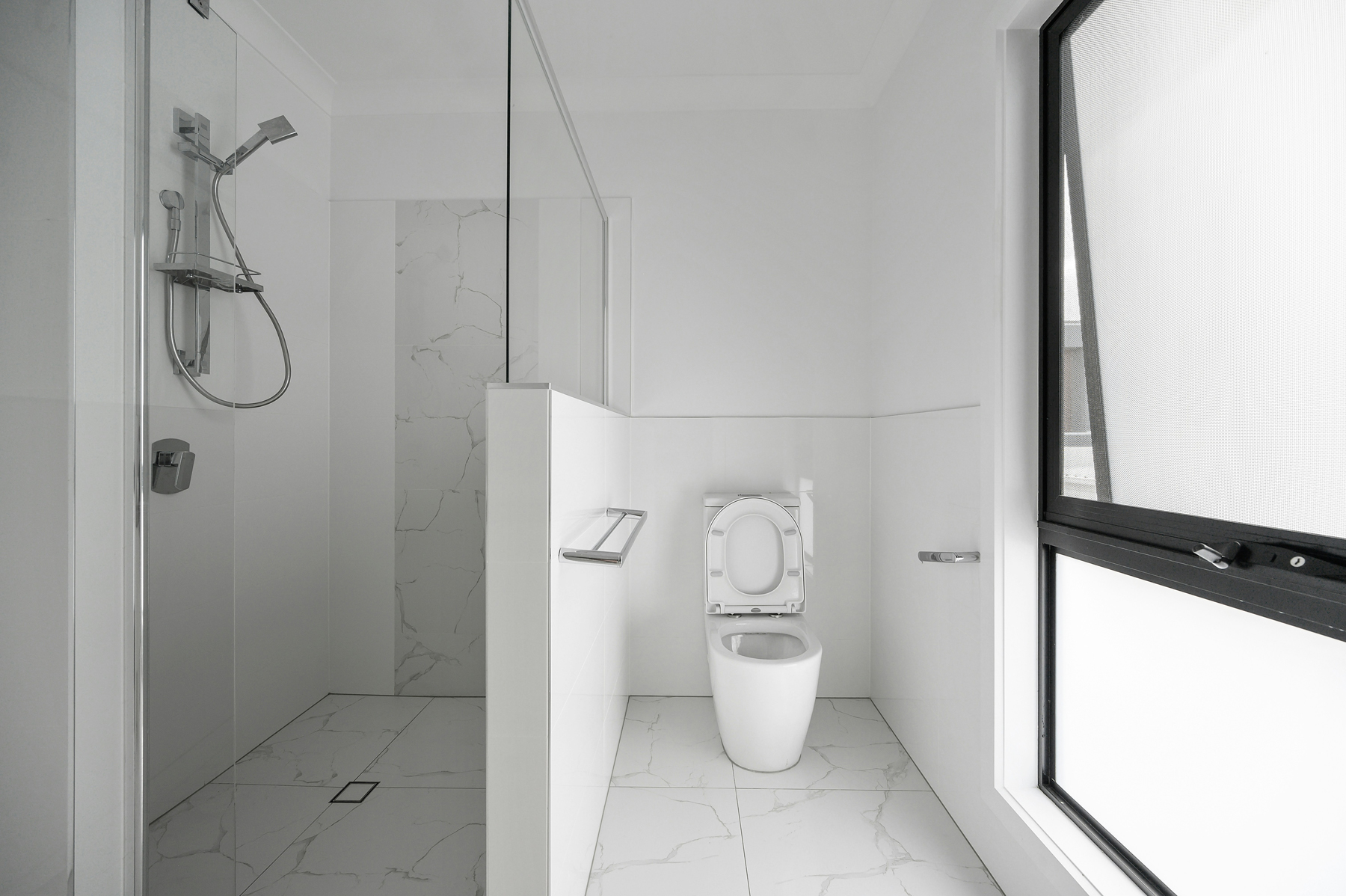Stehendes Wasser im Badezimmer