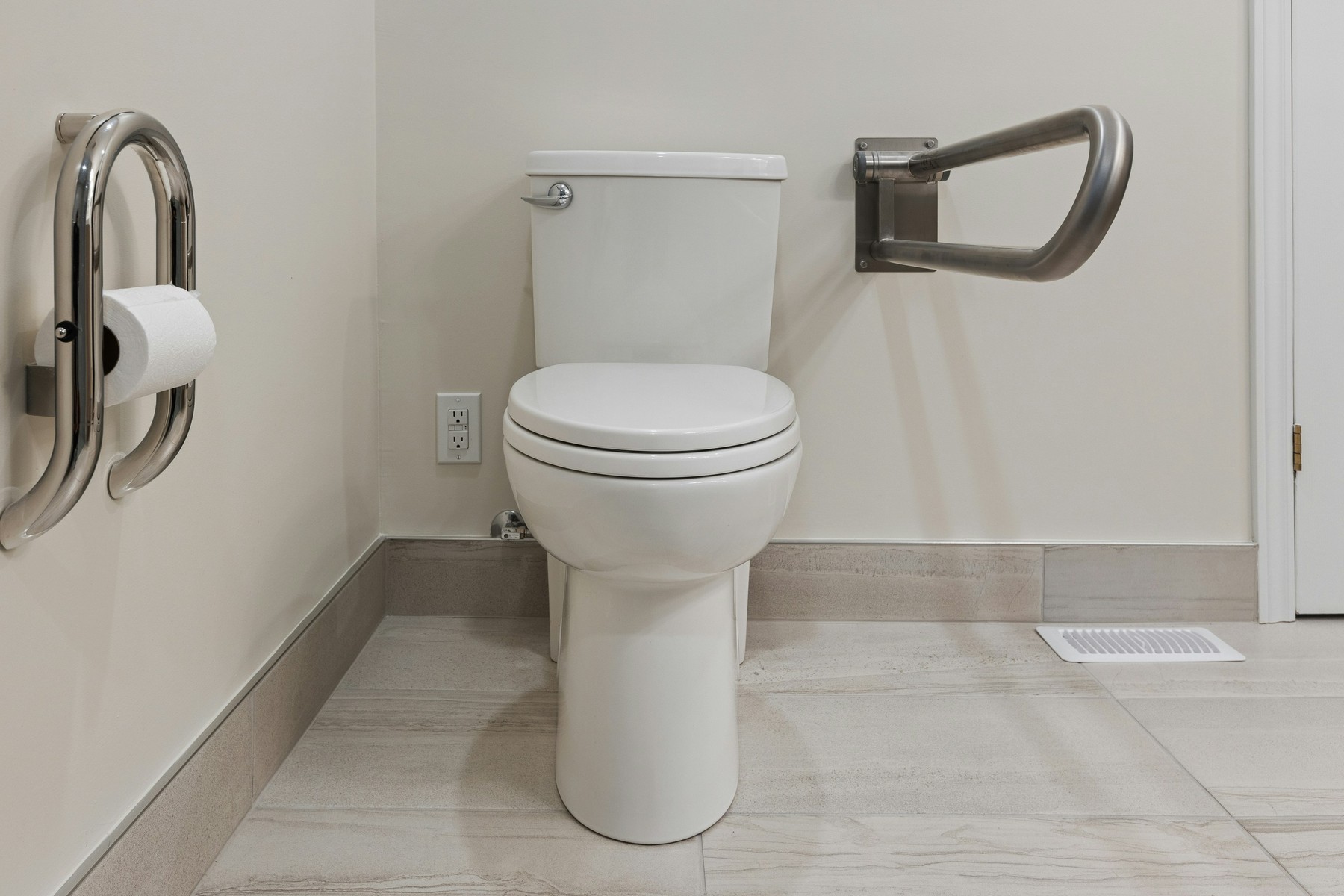 Toilettenbecken mit Wasserabfluss